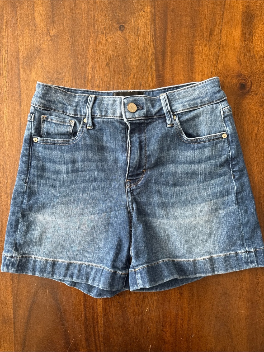 White House Black Market High Rise Everyday Short Blue Denim 5" Inseam Size 00